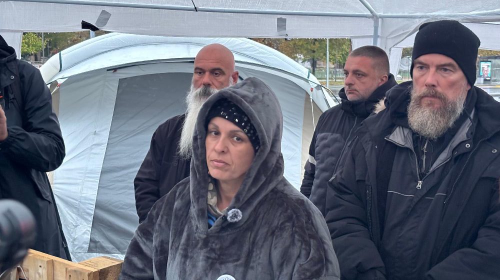 Dijana Hrka napustila šator ispred Skupštine Srbije 8