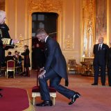 Ustanite, ser Dejvide: Bekam zvanično postao vitez 5