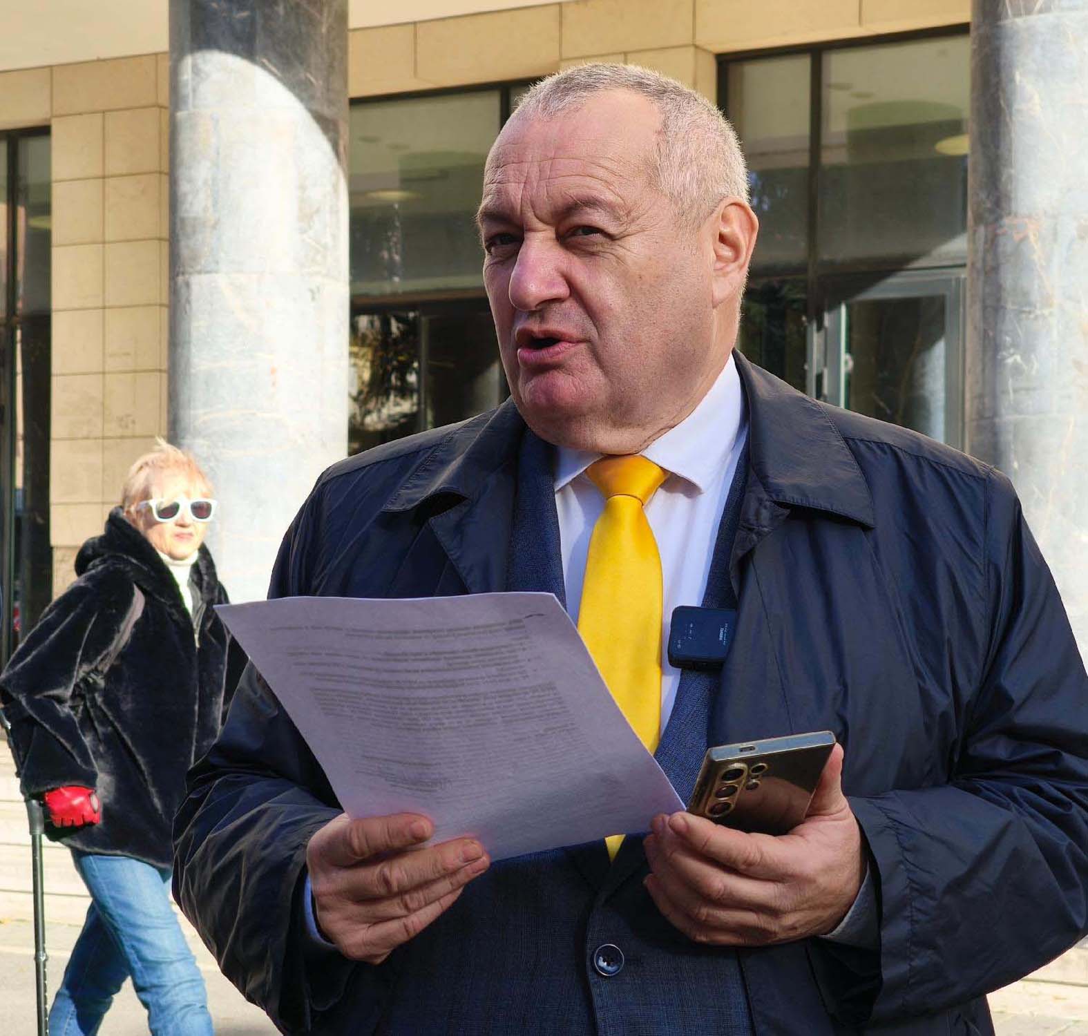 "Odmetnuti deo policije" protiv Vučića: I posle čistke u MUP, predsednik i dalje nije zadovoljan odanošću policajaca 4 "Odmetnuti deo policije" protiv Vučića: I posle čistke u MUP, predsednik i dalje nije zadovoljan odanošću policajaca 3