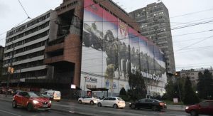 Poslanik Zeleno-levog fronta Robert Kozma upitao je danas u Skupštini Srbije, tokom rasprave o zakonu za rušenje zgrada Generalštaba, kako to da je vladajućoj koaliciji potreban hotel Trampovog zeta na mestu tih zgrada, koji bi uticao na privredni razvoj Srbije, kada tvrde da je država ekonomski tigar.