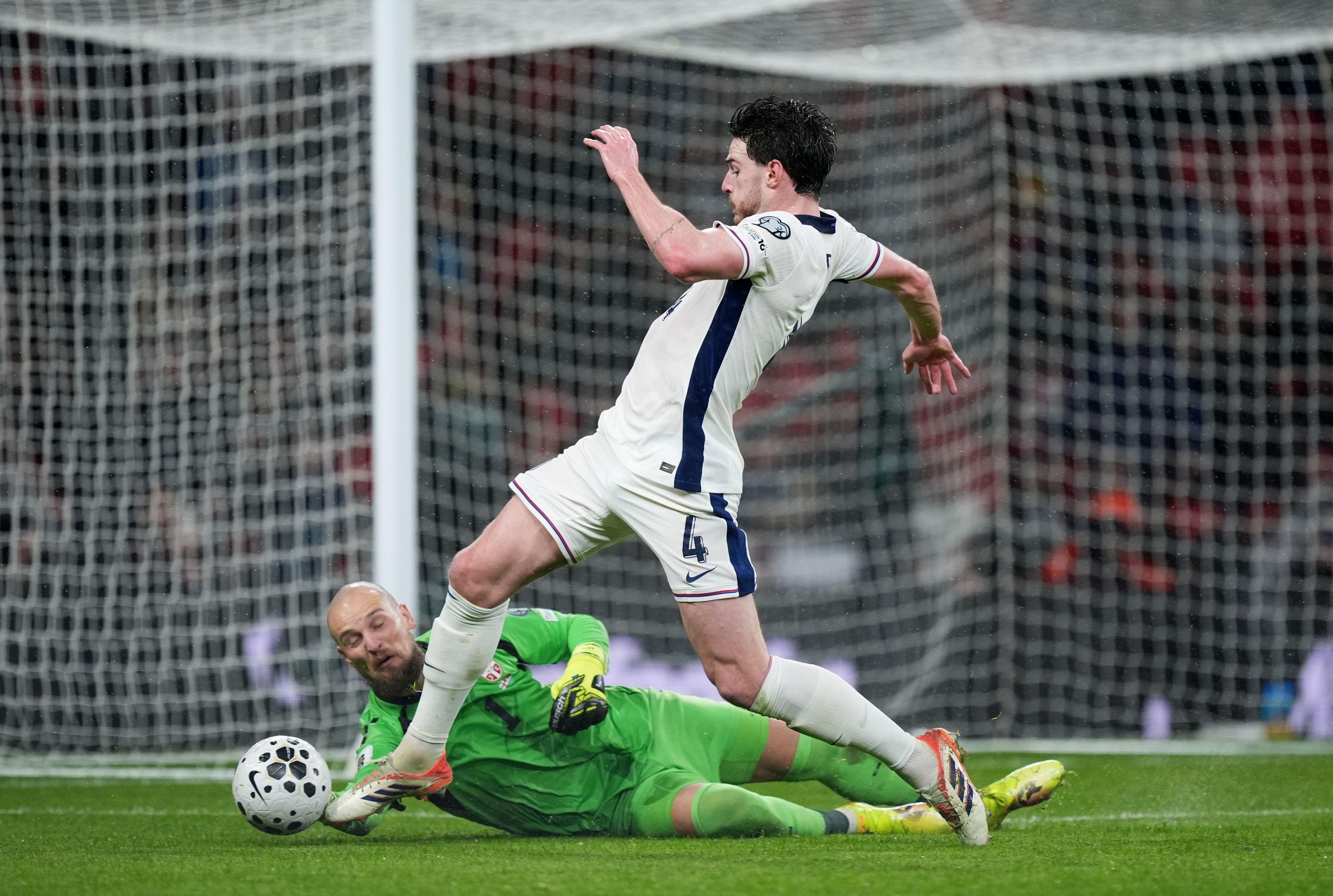  srbija - engleska, engleska - srbija, kvalifikacije za svetsko prvenstvo, Predrag Rajković interveniše ispred Deklana Rajsa