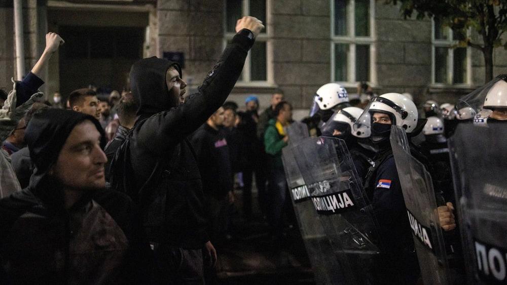 Ko štrajkuje glađu u centru Beograda i zašto 9 protest u beogradu, antivladini demonstranti, dijana hrka i štrajk glađu, demonstranti i kordon policije