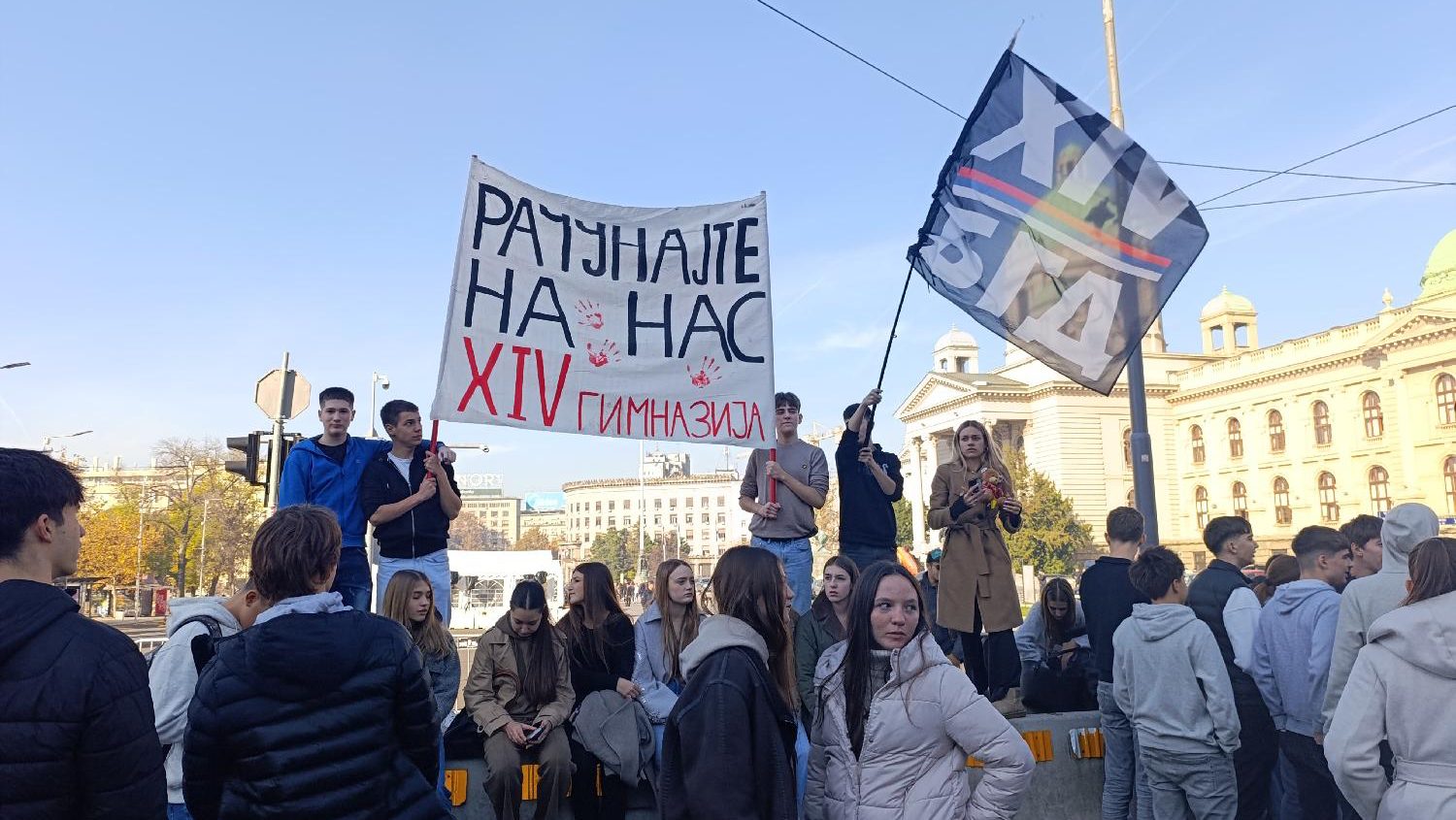 Tišina kod Hrke: Građani i đaci i danas pružaju podršku majci koja već 13. dan štrajkuje glađu (FOTO) 2