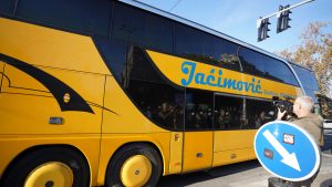 Autoprevoznik Milomir Jaćimović objavio je na Fejsbuku da mu je policija danas vratila i treći autobus, od ukupno sedam koliko je zaplenjeno.
