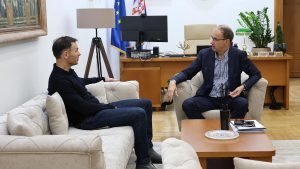 Premijer Đuro Macut sastao se danas sa ministrom finansija Sinišom Malim radi usaglašavanja finansijskih i operativnih mehanizama za kontrolu aktuelne energetske situacije, saopštila je Vlada.