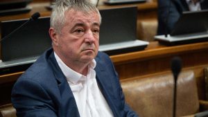 Bajatović (SPS) u parlamentu: Otuđenost dela tužilaca i sudija mora da se skine s dnevnog reda 16