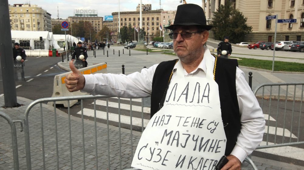 Policija ispred Skupštine: Dijana Hrka nastavlja štrajk glađu, skup podrške Štimcu ispred 29. novembra 1