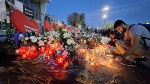 "Šesnaest srca je prestalo da kuca. Šesnaest snova, želja i nada nestalo je u jednom trenutku": Dirljiva poruka studenata nakon komemorativnog skupa 1