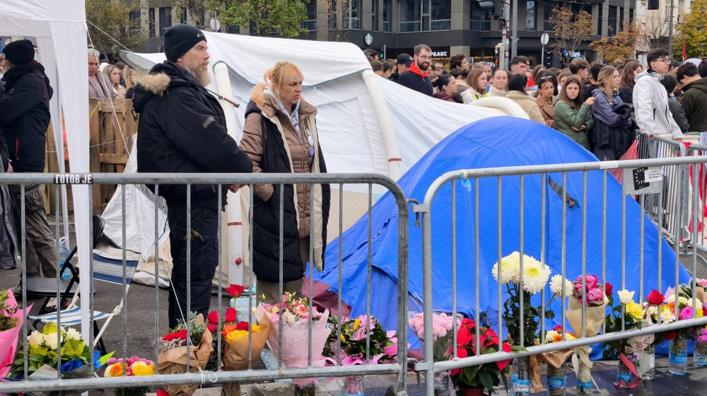 Glumci i radnici u kulturi ispred RTS-a: Štrajk glađu se događa na 100 metara odavde i šta ćemo uraditi? 9