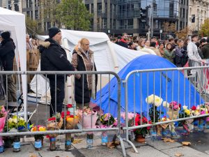 Glumci i radnici u kulturi ispred RTS-a: Štrajk glađu se događa na 100 metara odavde i šta ćemo uraditi? 2