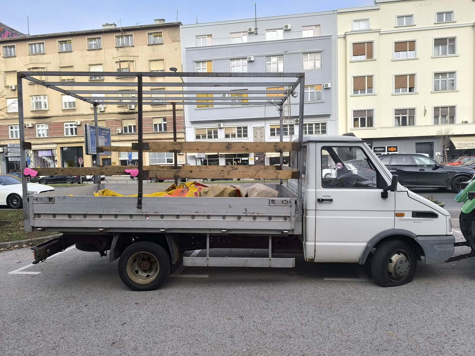 Jaćimović šesti dan štrajkuje glađu: Podneo prijavu policiji jer se oseća nebezbedno zbog jednog kamiona 2