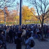 "Dobili smo nepristojnu ponudu": Protest đaka i roditelja Pete beogradske gimnazije završen ispred Ministarstva prosvete (FOTO) 3