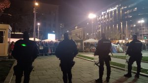 Policija zaustavila autobus autoprevoznika Jaćimovića kod Pravnog fakulteta 1