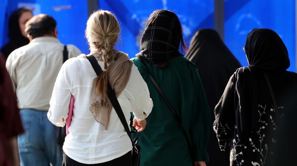 "Osećaju se bezbednije": Gotovo polovina mladih muslimanki u Francuskoj nose hidžab 1