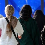 "Osećaju se bezbednije": Gotovo polovina mladih muslimanki u Francuskoj nose hidžab 1