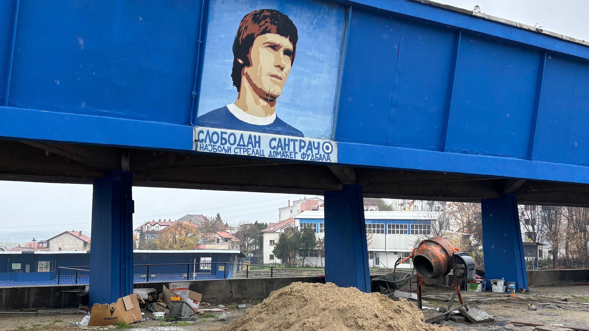 Omladinski stadion, radovi i mural Slobodanu Santraču, bivšem fudbaleru
