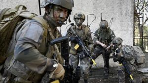 U sukobu sa Rusijom, načelnik generalštaba Francuske, general Mandon, poziva na veću spremnost društva na žrtvovanje. A predsednik Makron planira dobrovoljni vojni rok kako bi povećao odbrambene sposobnosti zemlje.