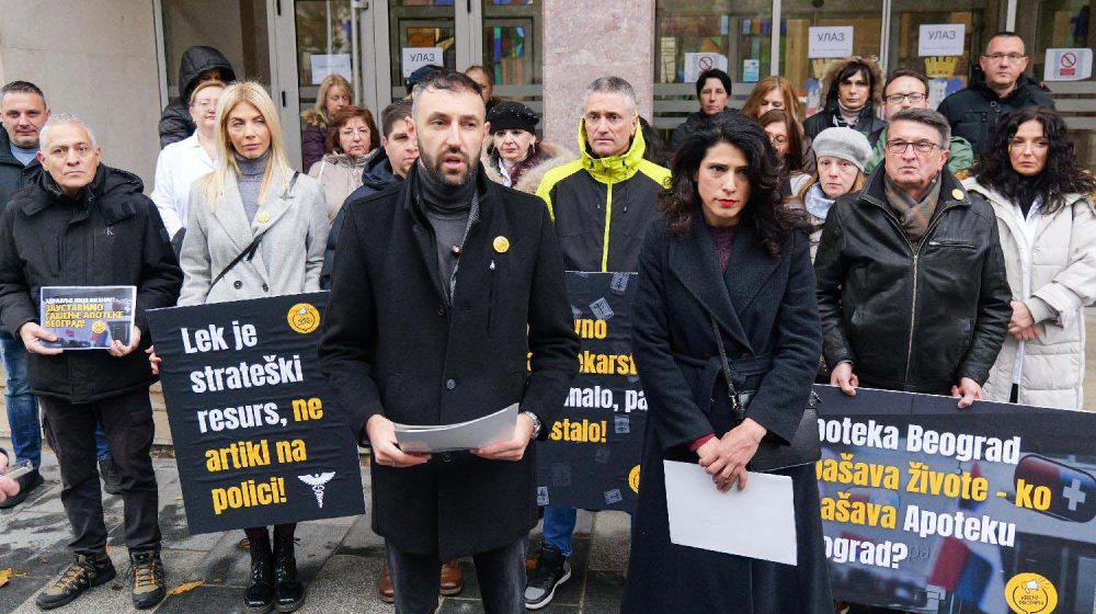 Zaposleni u Apotekama Beograd okupili se ispred Skupštine grada: "Vremena više nema" 1