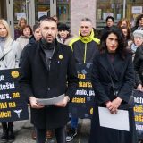 Zaposleni u Apotekama Beograd okupili se ispred Skupštine grada: "Vremena više nema" 13