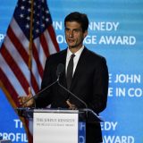 Ko je Džek Šlosberg, jedini Kenedijev unuk, koji zvanično ulazi u politiku? 2