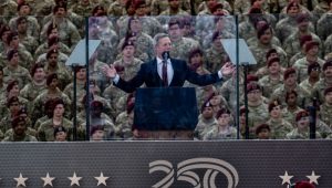 Rusija je počela da proizvodi veliki broj raketa dugog dometa, koje su dovoljne ne samo za masovno granatiranje Ukrajine, već i za stvaranje rezervi za buduće napade, upozorio je na sastanku sa evropskim diplomatama u Kijevu američki sekretar vojske Danijel Driskol, rekli su informisani izvori za Njujork Tajms.