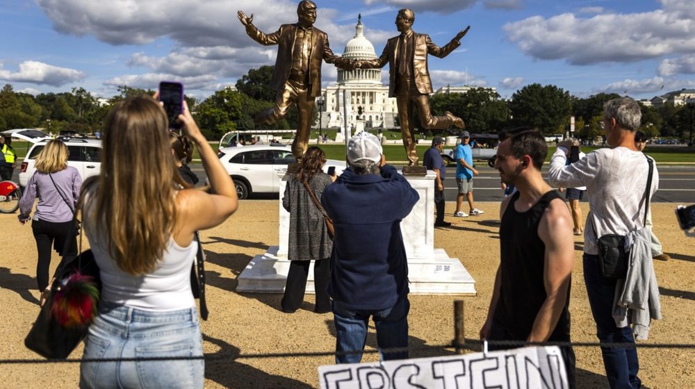 Kako objavljivanje Epstinovih fajlova utiče na Trampa i pokret MAGA? 9