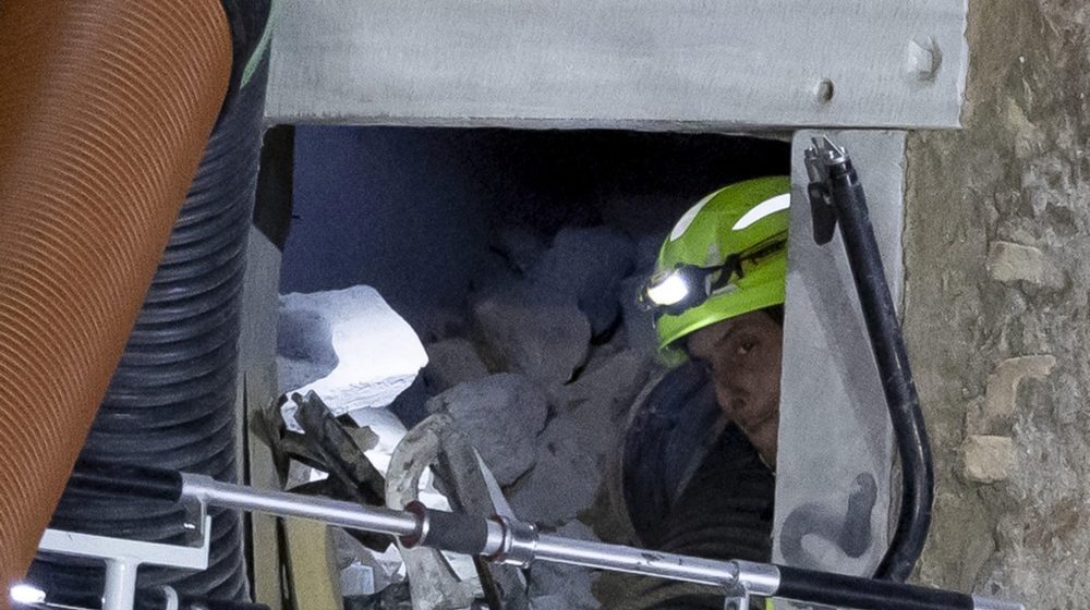 Umro radnik koji je više od 11 sati bio pod ruševinama Kontijeve kule u Rimu 1