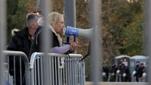 Dijana Hrka, majka jednog od stradalog u padu nadstrešnice, koja deveti dan štrajkuje glađu ispred Skupštine, obratila se građanima Srbije i odbila sastanak sa Aleksandrom Vučićem.