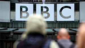 BBC manipulisao Trampovim govorom, "ovo im je poslednja šansa": Smenjena šefica odgovorila predsedniku SAD 8