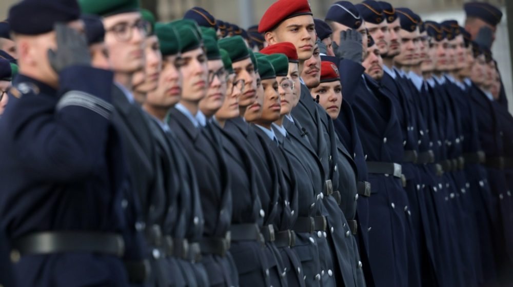 "Sve se promenilo 1999. jer je Srbija planirala "novi Aušvic" na Kosovu": Analiza povodom uvođenja vojnog roka u Nemačkoj 1