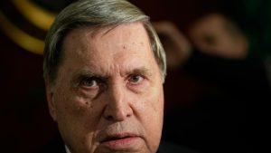 O mirovnom planu Vašingtona od 28 tačaka za rešenje u Ukrajini nije se razgovaralo tokom razgovora u Abu Dabiju, kazao je pomoćnik predsednika Ruske Federacije Jurij Ušakov novinaru Sveruske državne televizije i radio-difuzne kompanije Pavelu Zarubinu.