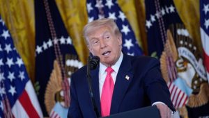 "Tramp je uspeo da šokira posmatrače u tri oblasti, prava iznenađenja tek slede": Analiza američkog profesora 27