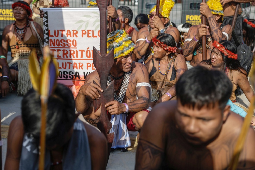 "Amazon se ne može dalje uništavati": Demonstranti iz autohtone zajednice 90 minuta blokirali glavni ulaz na konferenciju UN o klimi (FOTO) 5