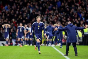 Skot Mektominej, Škotska