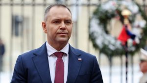 Predsednik Poljske Karol Navrocki poručio je danas na predavanju na Karlovom univerzitetu u Pragu da istorija uči da Rusija, koja je po njegovoj oceni glavni neprijatelj Evrope i država je koja ne poštuje dogovorene i potpisane sporazume, ne samo da može da se obuzda nego i da se pobedi.