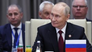 Nakon višednevne ćutnje ruski predsednik danas je na konferenciji za novinare tokom posete Kirgistanu komentarisao američki plan za Ukrajinu.