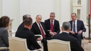 Sastanci na visokom nivou imaju jednog često neprimetnog, ali ključnog aktera: prevodioca.