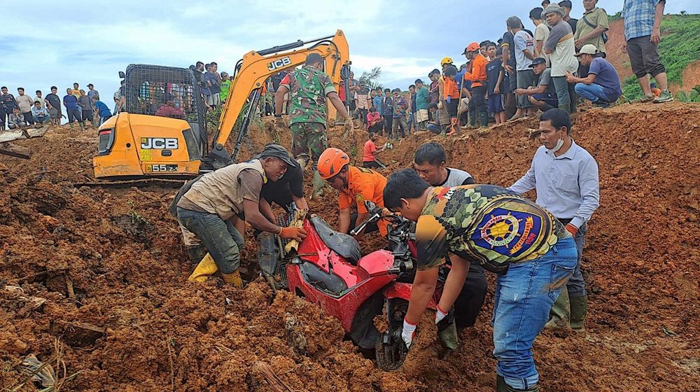 Indonezija: Više od 300 poginulih u poplavama i klizištima 1