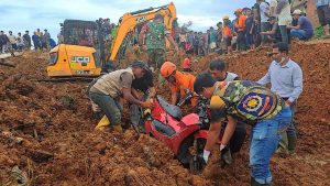 Indonezija: Više od 300 poginulih u poplavama i klizištima 4