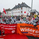 (VIDEO) Blokirani putevi, suzavac i biber sprej: HIljade na protestu u Nemačkoj uoči osnivačke skupštine omladine desničarske AfD 12