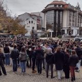 Mi ne zaboravljamo, mi ne praštamo: Zborovi građana Kragujevca pozvali sutra na odavanje počasti novosadskim žrtvama 4