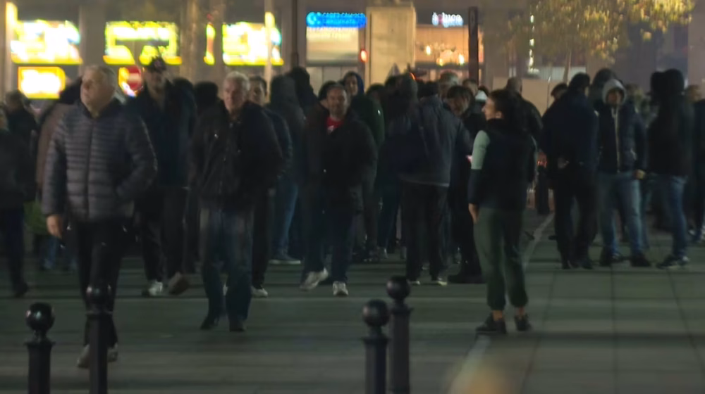 Zborovi građana tvrde da su njihovi članovi noćas napadnuti ispred Skupštine Srbije u Beogradu 1