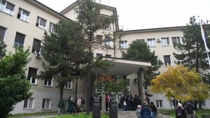 Prekinuta sednica na Medicinskom fakultetu, predstavnici Vlade napustili sastanak 33