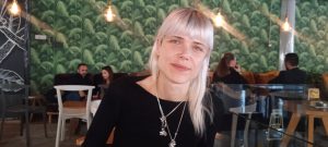 Rediteljka i scenaristkinja Hana Jušić iz Hrvatske, čiji je igrani film “Bog neće pomoći” deo glavnog takmičarskog programa 31. Festivala autorskog filma (FAF) u Beogradu, izjavila je za SEEcult.org da oseća veliku razliku u prisutnosti ženskog pitanja na filmu danas u odnosu na vreme kada je snimila debitantski film “Ne gledaj mi u pjat” (2016), takođe sa ženskim likom u glavnoj ulozi.