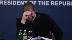 Biber: Sve četiri stolice na kojima Vučić sedi se ljujaju 8