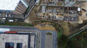  

Gradonačelnik Kragujevca Nikola Dašić izjavio je da je pre sedam dana, gradska građevinska inspekcija zatvorila to gradiliše, prenosi kragujevački portal „Glas Šumadije”.