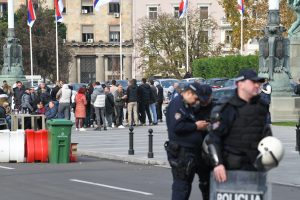 Nezavisno udruženje novinara Srbije (NUNS) zatražilo je od nadležnih da hitno identifikuju i procesuiraju odgovorne za napade na novinare koji su izveštavali sa sinoćnjeg skupa ispred Doma Narodne skupštine u Beogradu, kao i da utvrde ko stoji iza pretnji novinarki televizije N1 Tatjani Aleksić na društvenim mrežama.