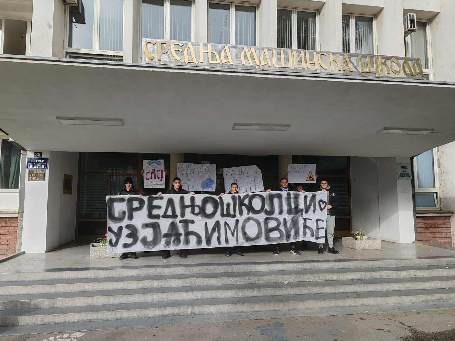 "Šta nije u redu svete, kad glađu štrajkuju mama, tata i dete": U Novom Sadu završen skup podrške Jaćimovićima i Dijani Hrka (FOTO) 2