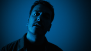 Kantautor Uglješa Lazarević koji živi i radi u Beogradu, objavio je singl „Stari nesklad“, kojim najavljuje svoj treći studijski album “Prozori”. Izlazak albuma planiran je za kraj ove godine na svim platformama (YouTube, Spotify, Apple Music) putem DistroKid-a.