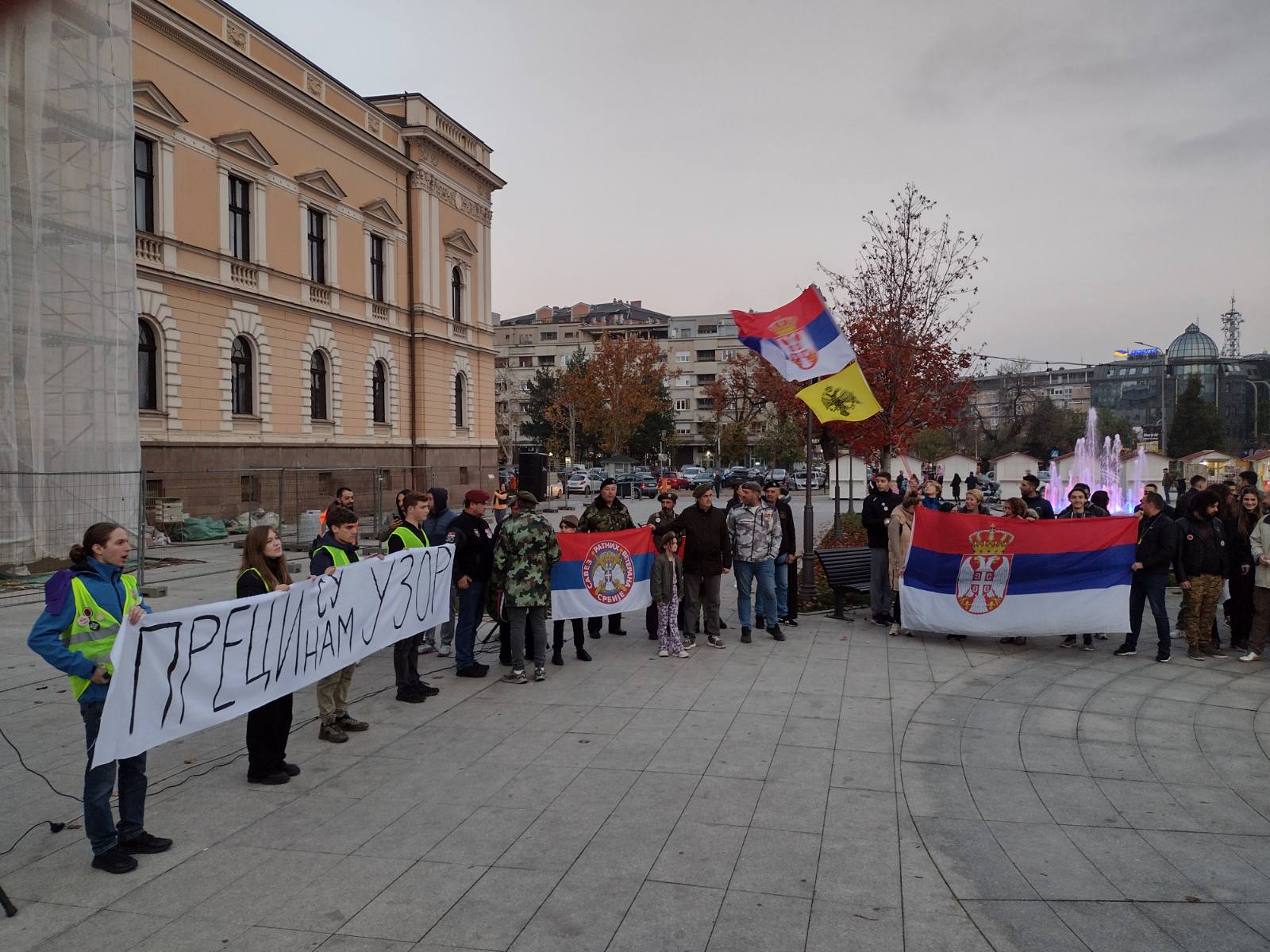"Čuvajmo sećanje na istoriju i hrabrost naših predaka": U Kragujevcu održan protest na Dan primirja (FOTO; VIDEO) 3